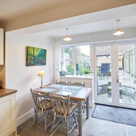 Host & - Willow * Helmsley