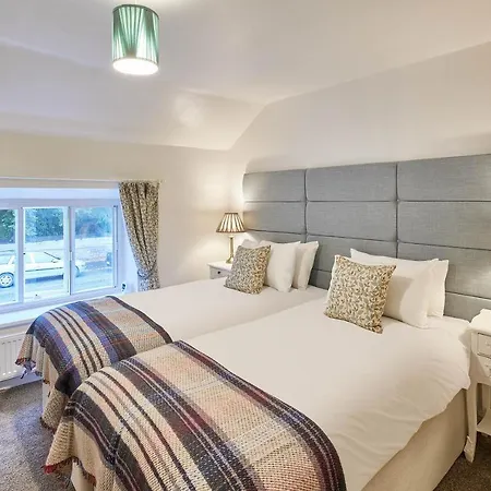 Host & - Willow * Helmsley