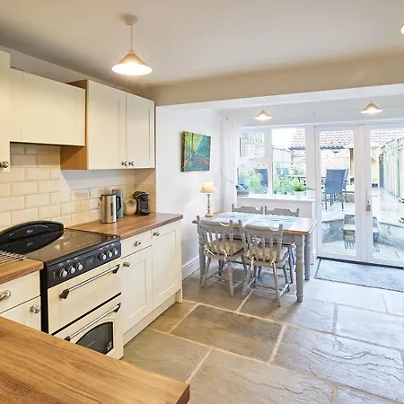 Holiday home Host & - Willow Helmsley