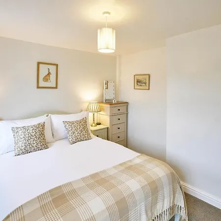 Host & - Willow Holiday home