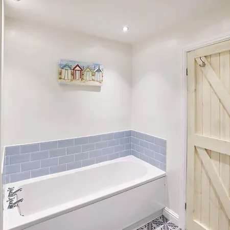 Host & - Willow Holiday home *