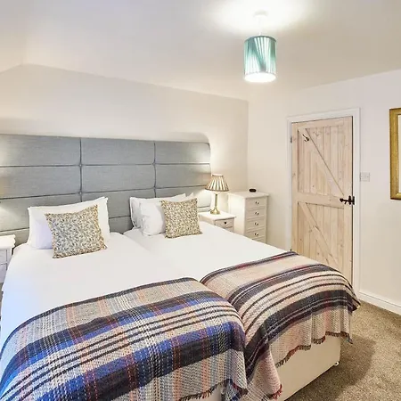 Host & - Willow Holiday home