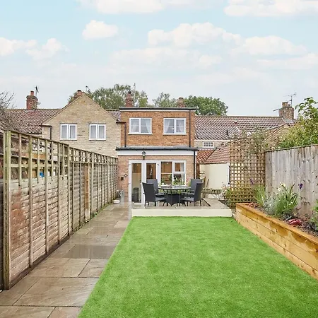 Holiday home Host & - Willow Helmsley