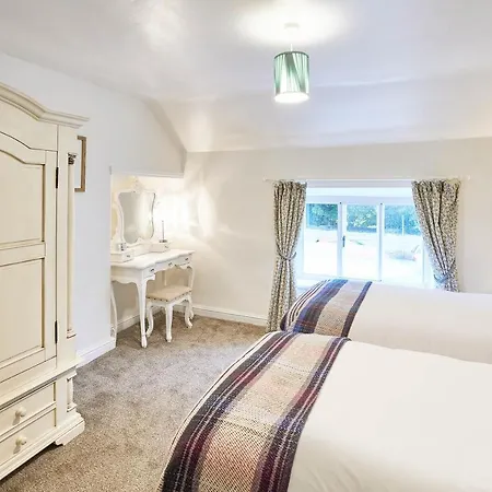 Host & - Willow Holiday home